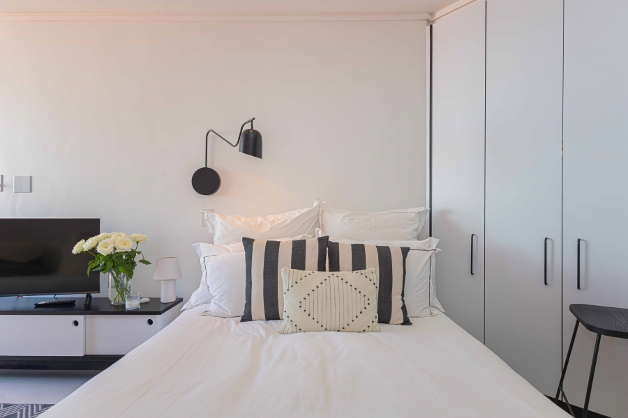 1 Bedroom Property for Sale in Sea Point Western Cape